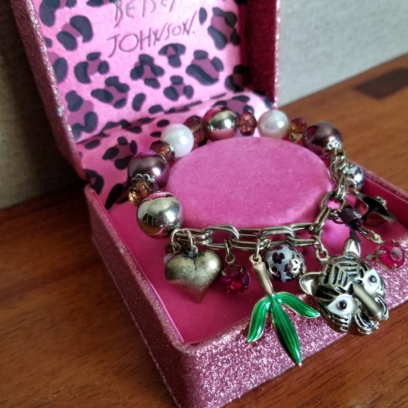 🔴SOLD🔴Betsey Johnson Jaguar Stretchy Bracelet - Picture 2 of 7
